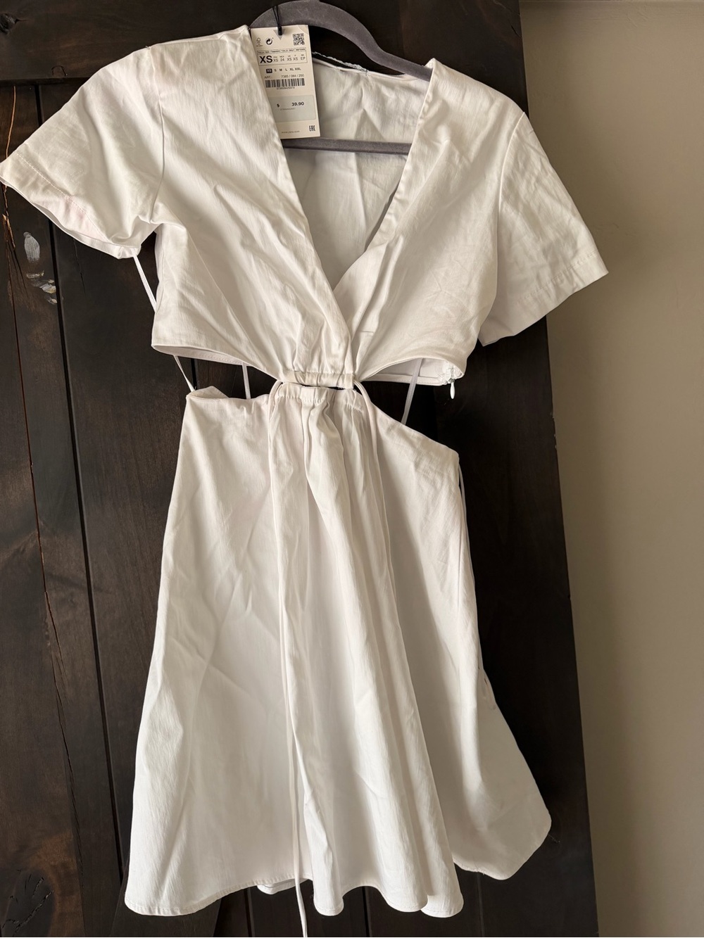 Zara White Cutout V‑Neck Mini Dress